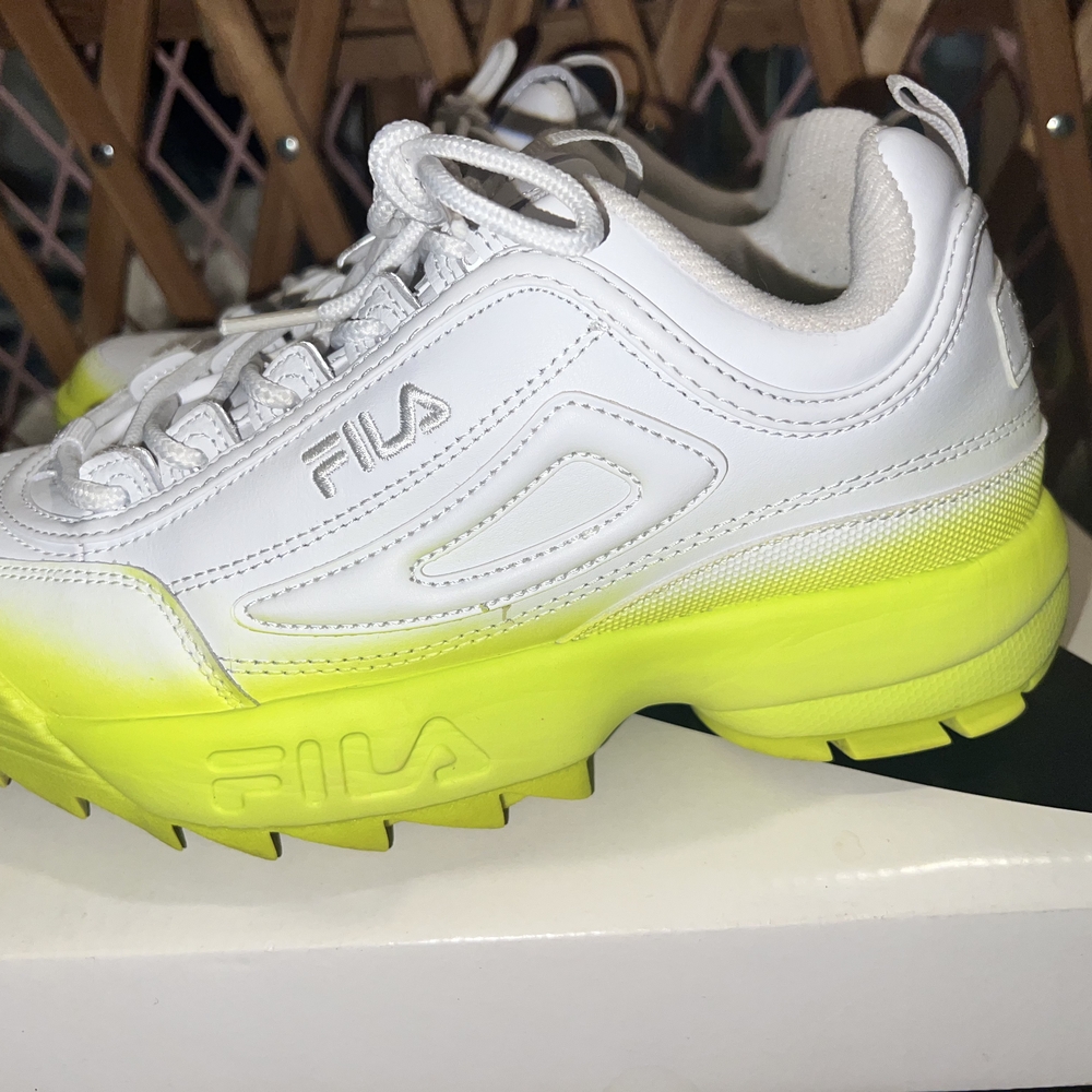 ❇️Fila Women's Distruptor II Brights Fade Sneakers❇️ Size 8.5